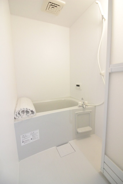 ユーミー元町の浴室|追い焚き付きのお風呂です♪