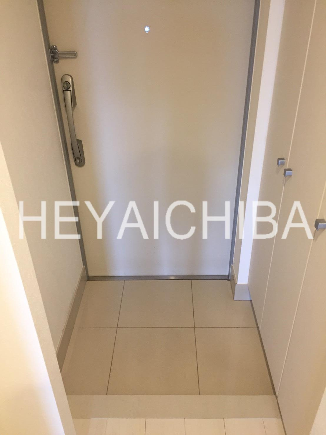 Log上野駅前の玄関