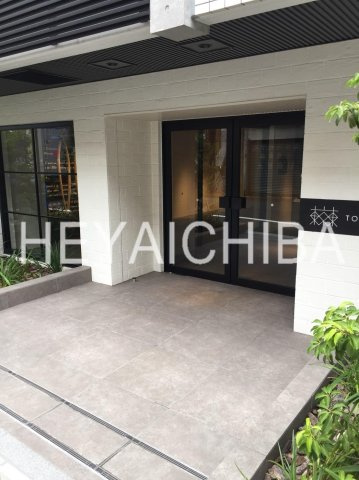 Log上野駅前のエントランス