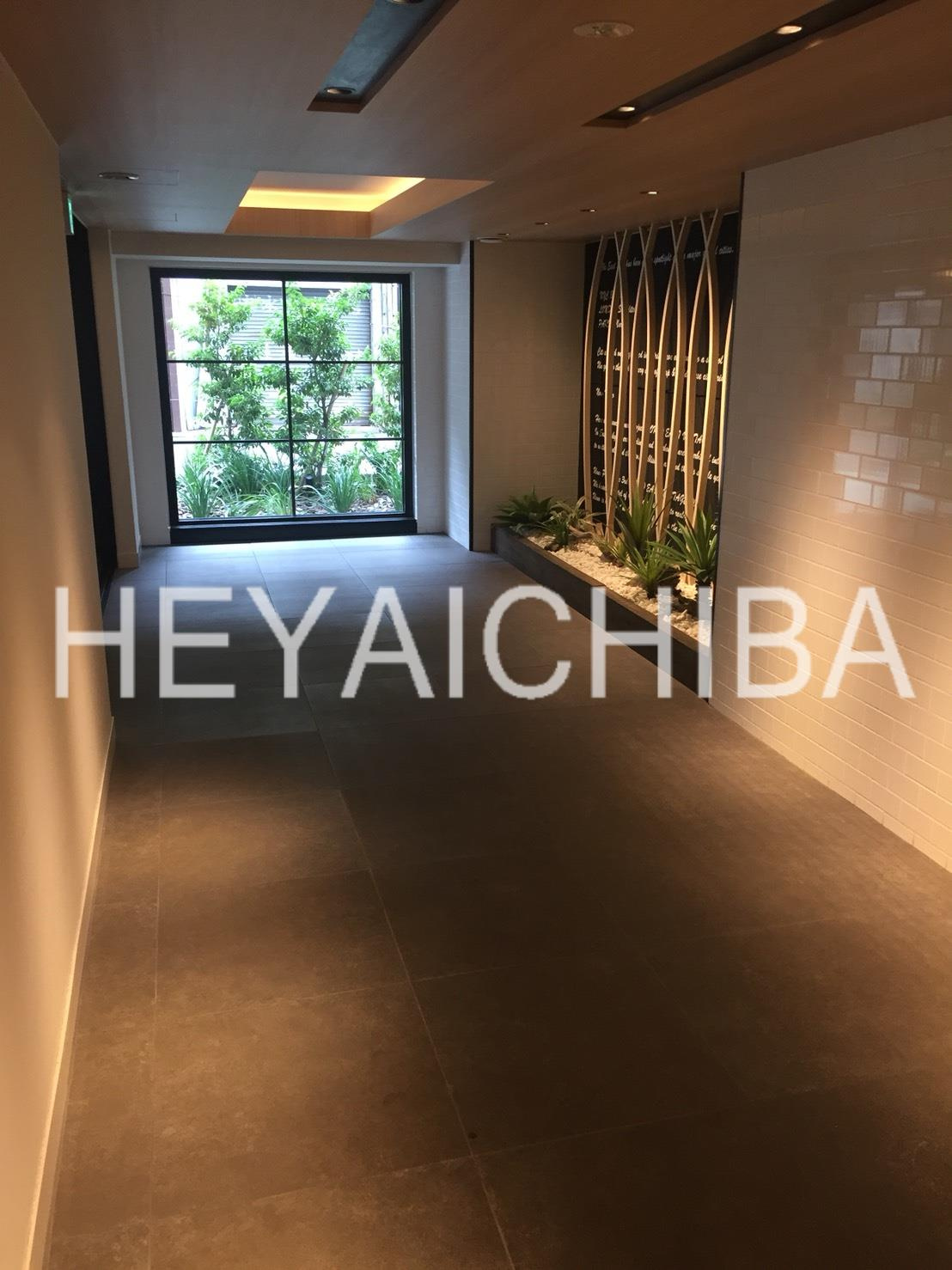 Log上野駅前のロビー