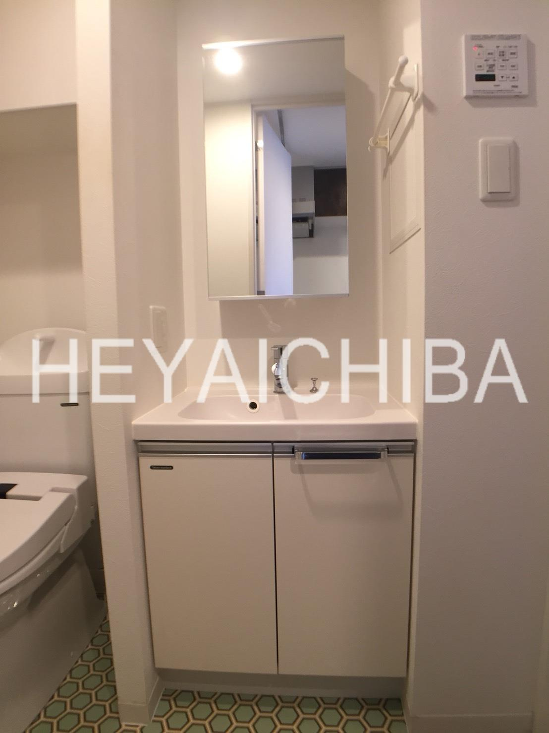 Log上野駅前の洗面所