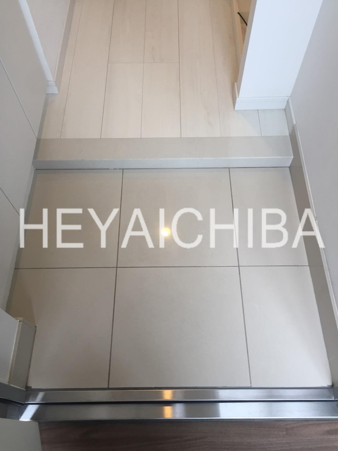 Log上野駅前の玄関