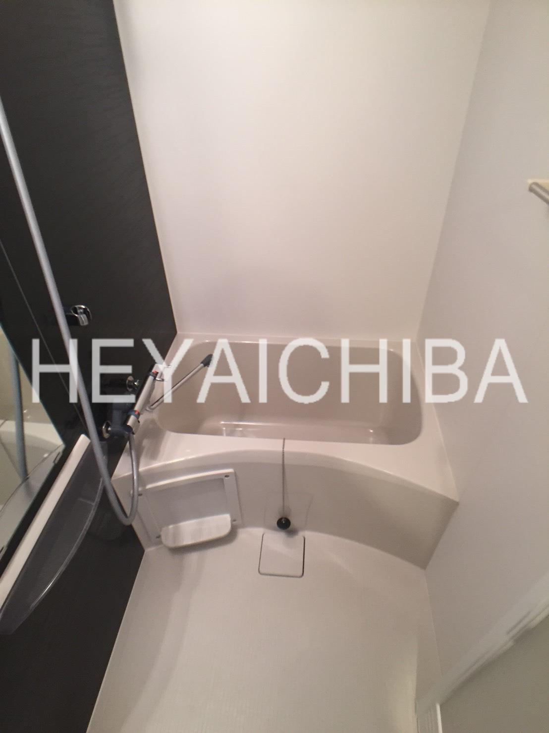 Log上野駅前の浴室