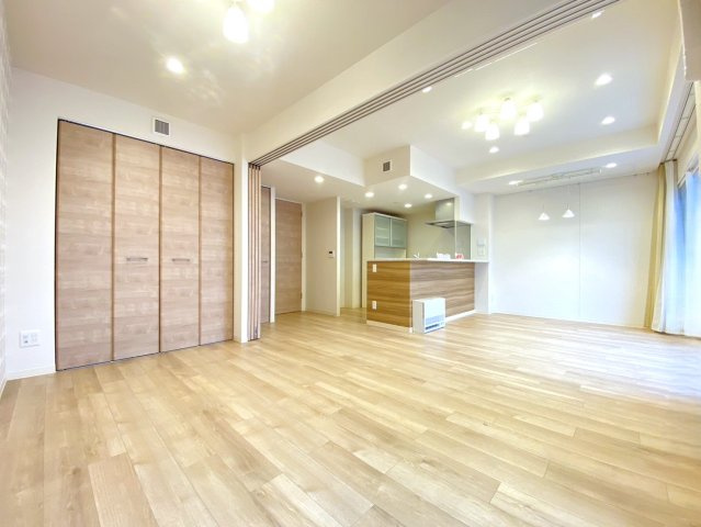 クリーンリバーフィネス琴似ミッドステージの居間・リビング|南東向きで陽当たり良好なリビング！