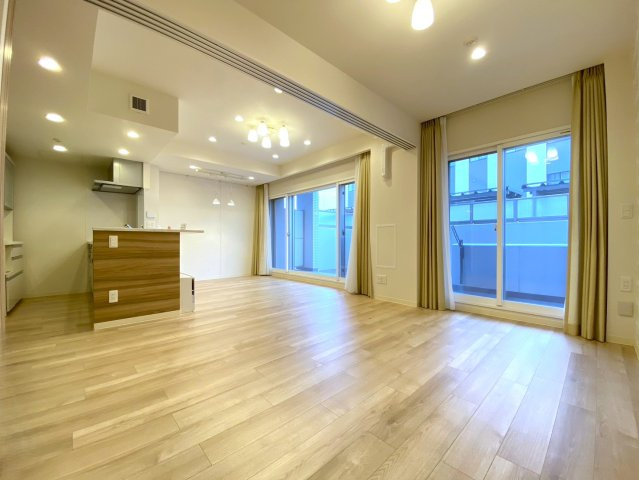 クリーンリバーフィネス琴似ミッドステージの居間・リビング|リビング別角度！キッチン・給湯・暖房は都市ガスで経済的◎