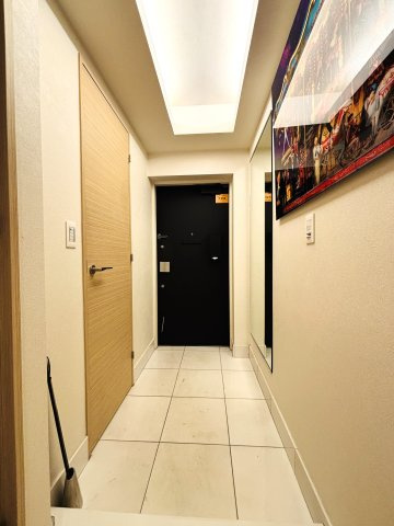 広々とした玄関には大型のシューズインクローゼットがあります。