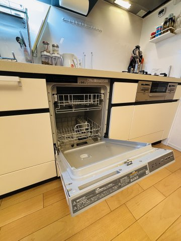 あると嬉しい大型の食洗器つきです。