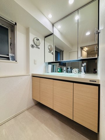 2階部分にある洗面化粧台。