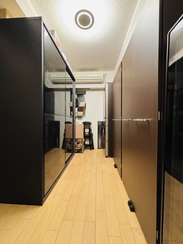 1階部分の約5.2帖の洋室。