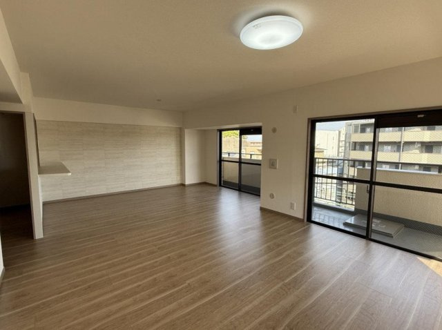 ライオンズヒルズ金沢八景【仲介手数料無料】の居間・リビング