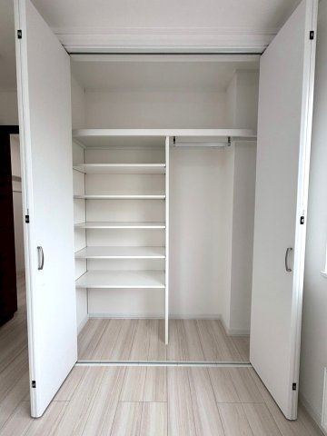 新川西3条4丁目の収納|洋室収納スペース！
