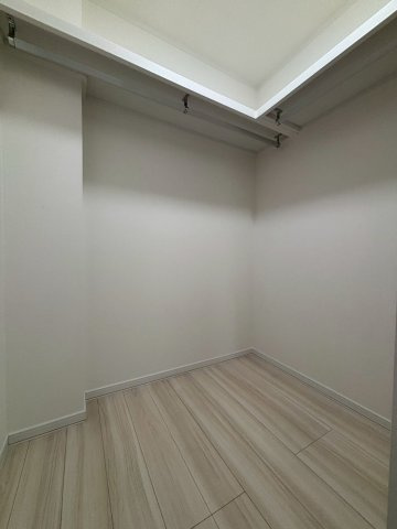 新川西3条4丁目の収納|ウォークインクローゼット完備！