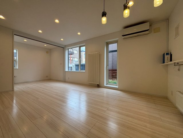 新川西3条4丁目の居間・リビング|リビング別角度（2）！