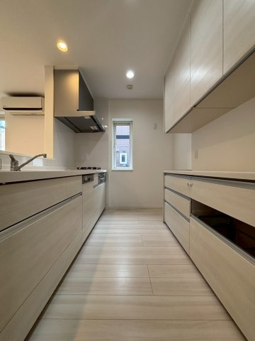 新川西3条4丁目のキッチン|嬉しい食洗機付きで洗い物もラクラク時短に◎キッチン収納も充実です！