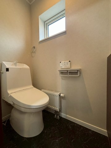 新川西3条4丁目のトイレ|必須の温水洗浄付き便座！