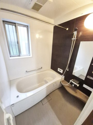 【浴室】 | 亀岡　篠町森下宮ノ谷　一戸建 | 一坪サイズのユニットバスです。追焚機能・浴室暖房乾燥機付き