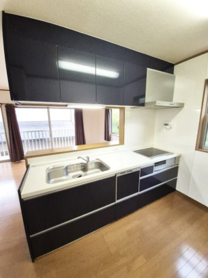 【キッチン】 | 亀岡　篠町森下宮ノ谷　一戸建 | 食洗器付きシステムキッチン、天板は人工大理石仕様です