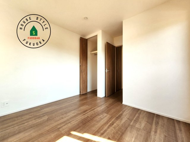 福津市若木台6丁目第2-1棟（1号棟）の内観：施工例|柔らかい陽光が差し込む明るいお部屋を演出する設計。彩光の取れる窓が気持ちの良いお部屋を創り上げます。