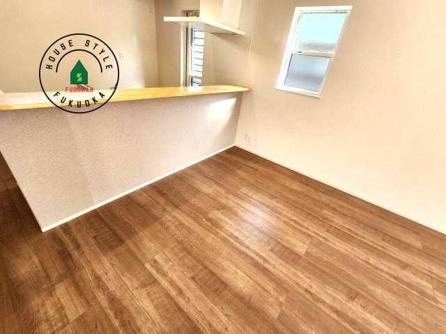 福津市若木台6丁目第2-1棟（1号棟）の内観：施工例|キッチンから立ち込める香りが今日の料理を期待させます。