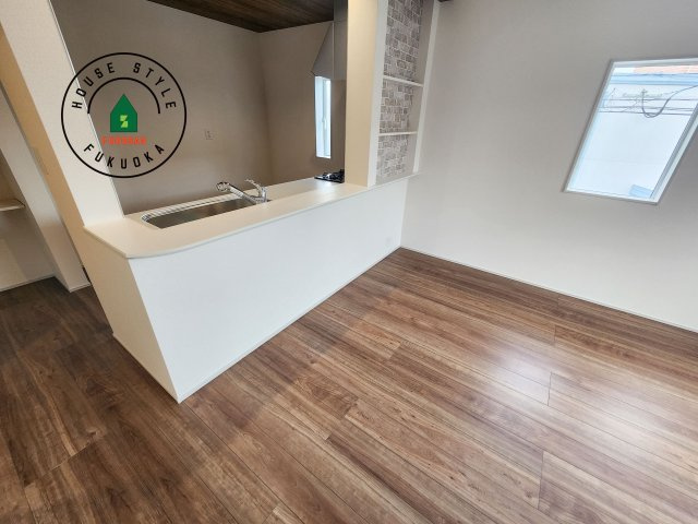 福岡市博多区南八幡町1丁目第1-3棟（1号棟）のダイニング|キッチンから立ち込める香りが今日の料理を期待させます。