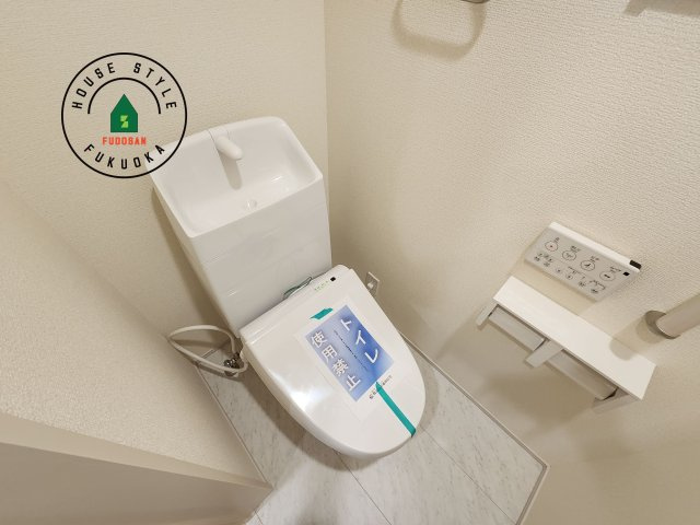 福岡市博多区南八幡町1丁目第1-3棟（3号棟）のトイレ|温水洗浄便座を完備しております。2ヶ所にトイレがあるのは朝の慌ただしい時間も安心です。