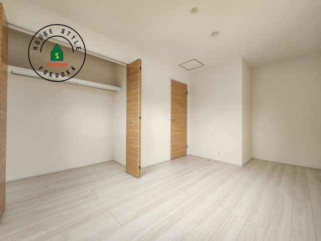 福岡市博多区南八幡町1丁目第1-3棟（3号棟）の寝室|主寝室には収納力に優れたクローゼットがありますので、お部屋もすっきり片付きます。