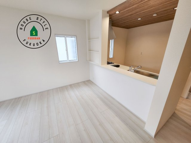 福岡市博多区南八幡町1丁目第1-3棟（3号棟）のダイニング|キッチンから立ち込める香りが今日の料理を期待させます。