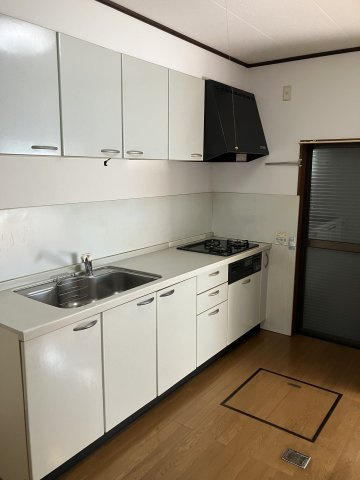 泉佐野市新町戸建て（賃貸物件）のキッチン|キッチンでお料理をお楽しみください