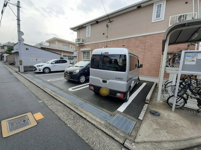 サニーハウス・誠の駐車場