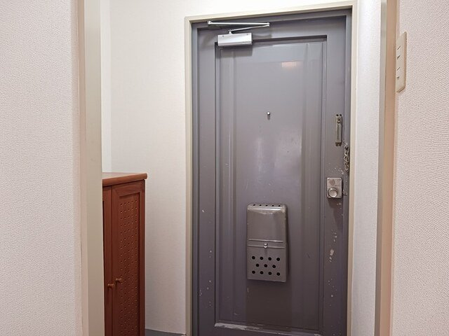 レジデンス二反田の玄関