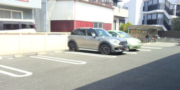 エスグランディールの駐車場