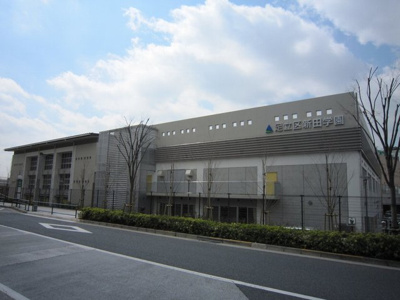 足立区立新田小学校 徒歩13分。小学校 970m