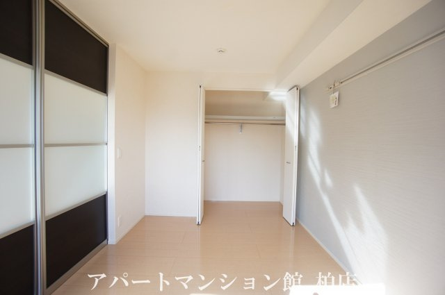 カームベリーＡの洋室