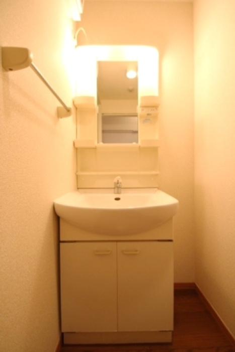 セレニティーホームズＡの独立洗面台