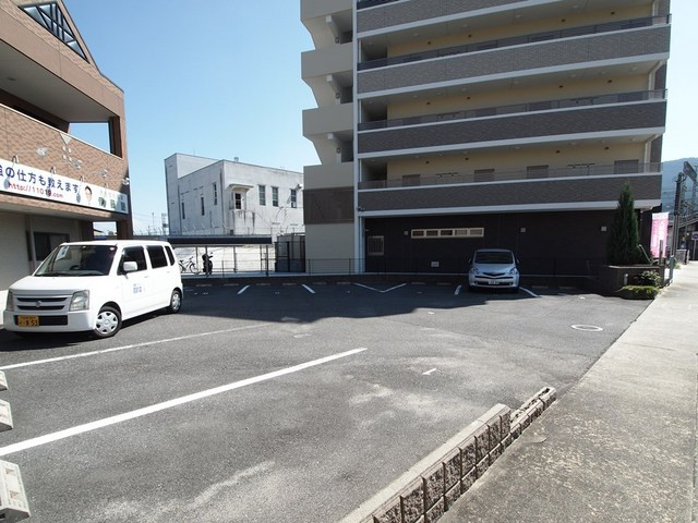 パステルコート二上の駐車場