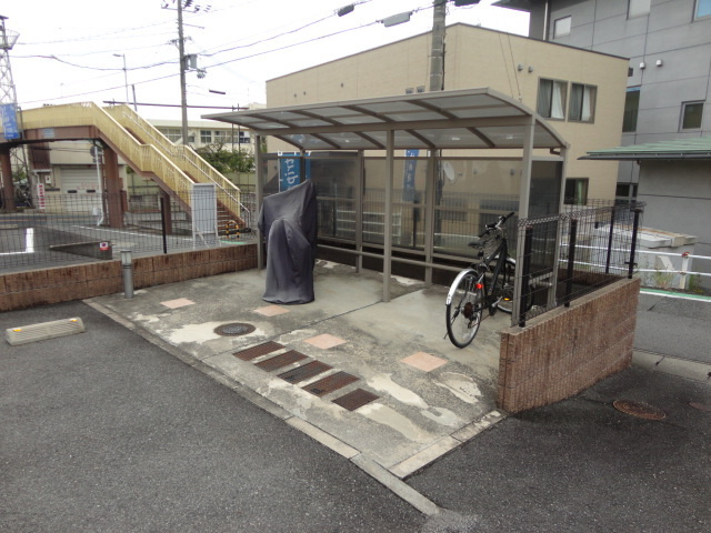 クレールふたがみの駐車場