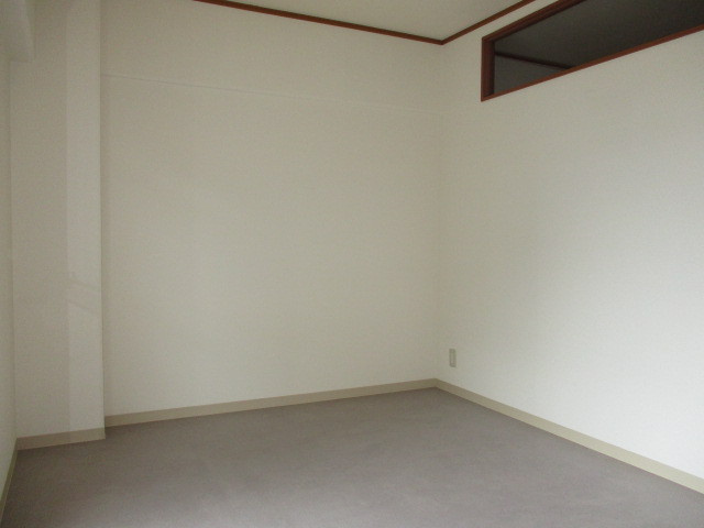 第1岡田マンションの寝室