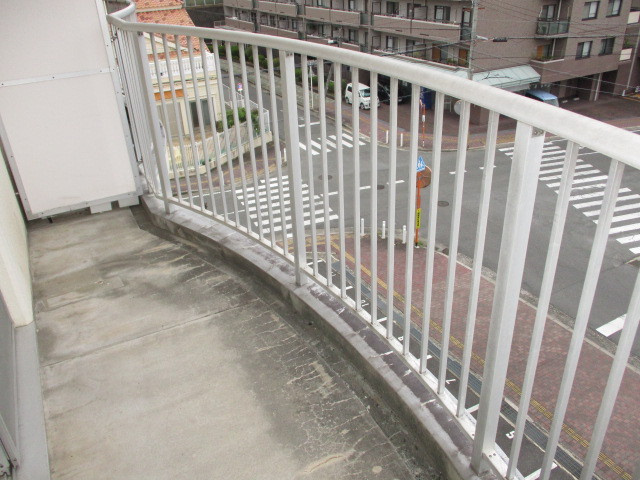 第1岡田マンションのバルコニー