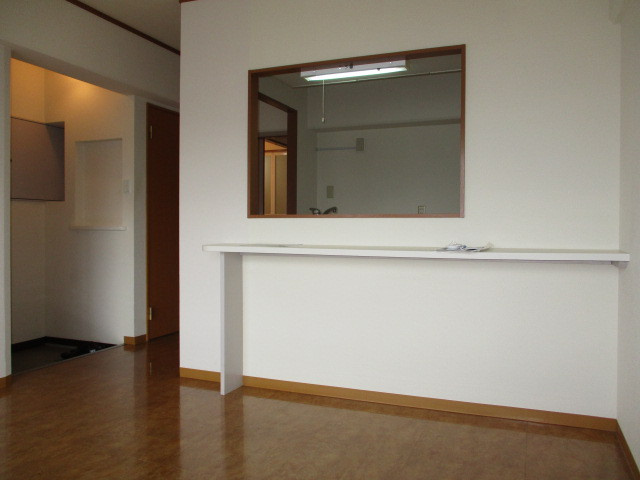 第1岡田マンションの居間・リビング