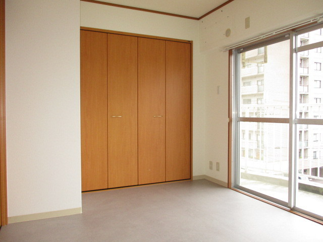 第1岡田マンションの寝室