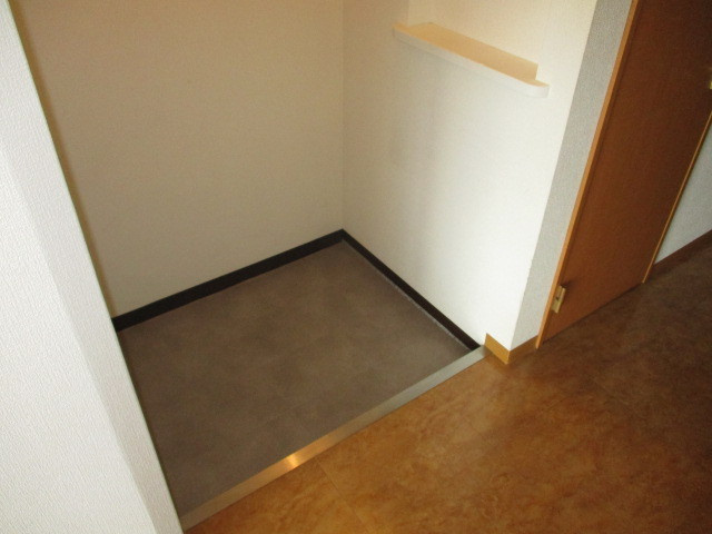 第1岡田マンションの玄関