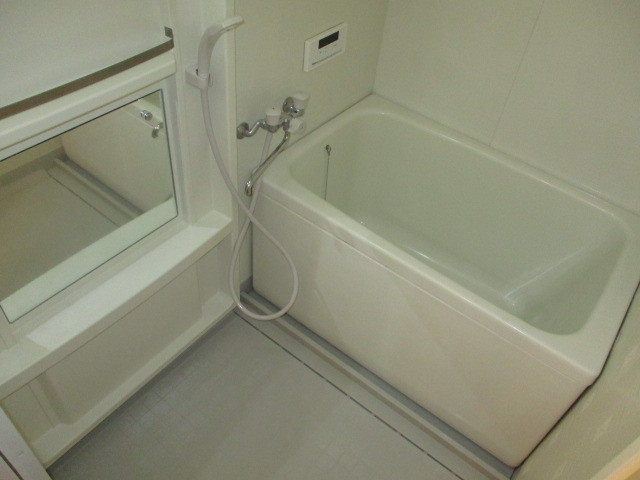 第1岡田マンションの浴室