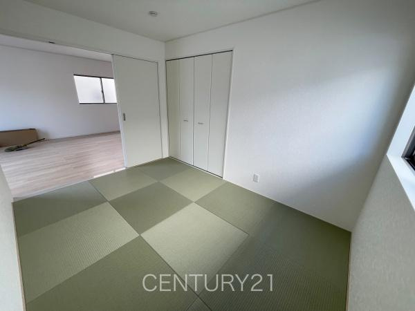 前橋市下細井町第１０（３号等）の和室|和室はLDKと続き間で開放感があります。
引き戸で簡単に仕切れますので状況に合わせた使い方ができます。