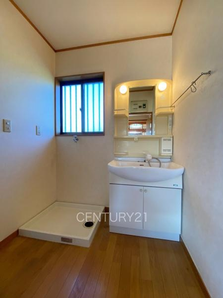 高崎市神戸町平屋中古一戸建ての独立洗面台