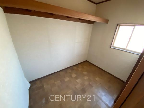 高崎市下室田町中古一戸建の収納|１階納戸です。