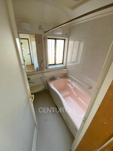 高崎市下室田町中古一戸建の浴室|ユニットバスです。