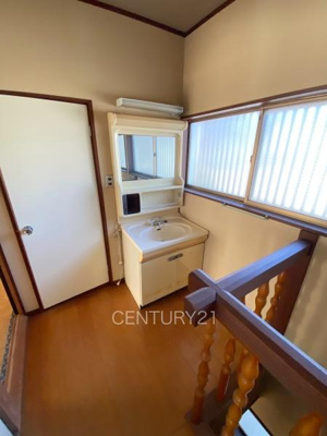 【独立洗面台】 | 高崎市下室田町中古一戸建 | ２階洗面所