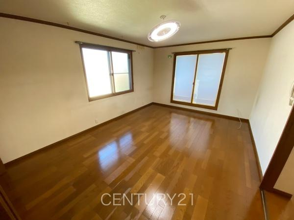 安中市安中中古一戸建ての洋室|２面採光の明るい洋室です。