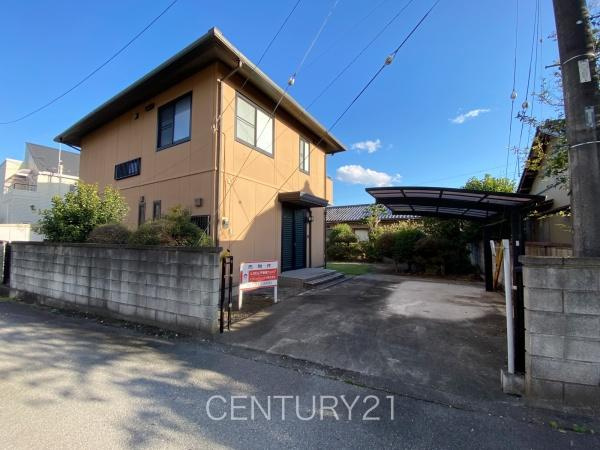 安中市安中中古一戸建ての前面道路含む現地写真|並列駐車可能な駐車場スペースです。