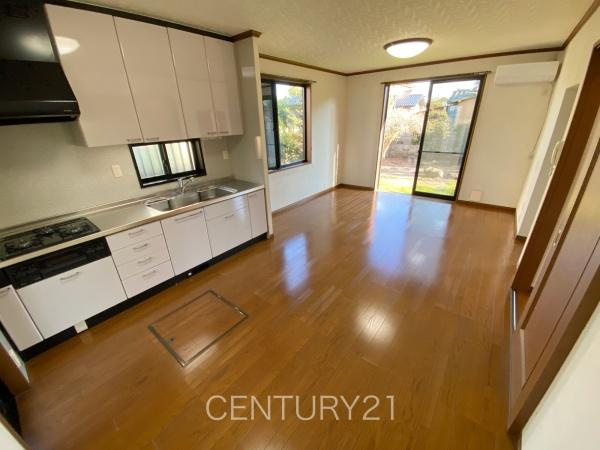 安中市安中中古一戸建ての居間・リビング|ダイニングテーブルスペース